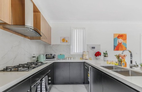 Airds House | Warm&cozy 5 Bedrooms at Airds