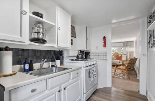Westfield Apartment | Warm & Cozy Loft. Yard/Parking/Wine