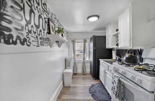 Westfield Apartment | Warm & Cozy Loft. Yard/Parking/Wine