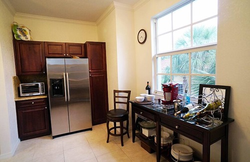 Bonita Springs Condo | Warmth and harmony await you.