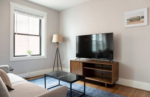 Chinatown Apartment | Warr18-1/1 · Simple 1BR steps to Boston Common and South End!