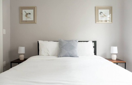 Chinatown Apartment | Warr18-1/1 · Simple 1BR steps to Boston Common and South End!