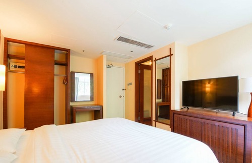 Islands District Hotel | Warwick Hotel