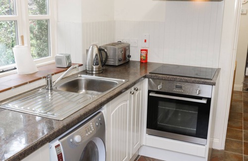 Much Wenlock Cottage | WASH HOUSE COTTAGE, pet friendly, with a garden in Much Wenlock