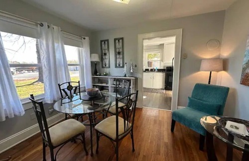 Hickory House | Washer, Dryer, Desk, Smart TV, Blackout Shades, Fully Stocked Kitchen Cookware
