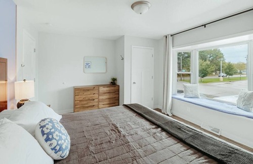 Plover House | Washington Manor Room #9