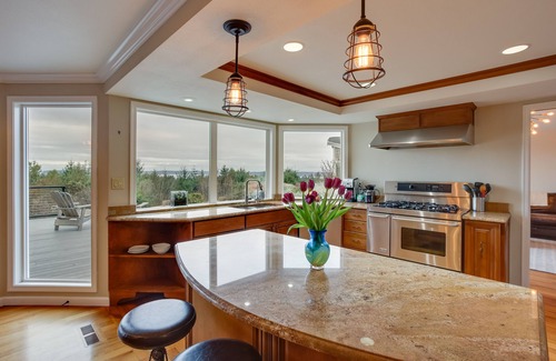University Place House | Washington Vacation Rental w/Hot Tub Near Tacoma