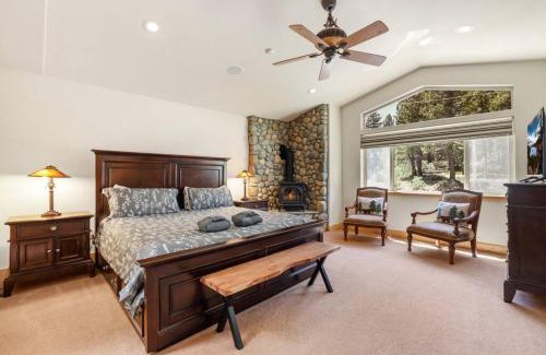 Country Club Estates House | Washoe Wanderlust - Game Rm w Pool Table - Foosball