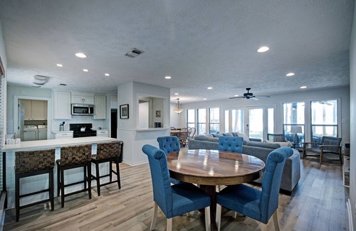 Flowood House | Water Access 6BR/3BA w/Porches & Room for 14