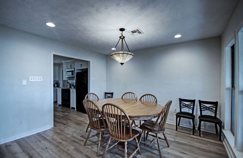 Flowood House | Water Access 6BR/3BA w/Porches & Room for 14