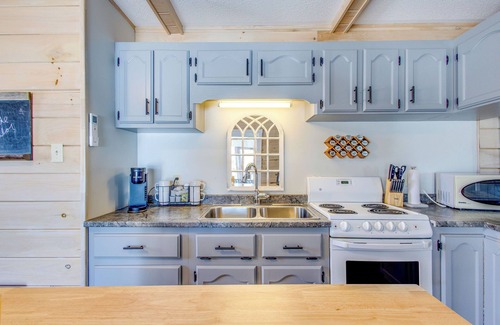 Prince County Cottage | Water Front, Indoor Hot Tub, Outdoor Sauna, Perfect Holiday Escape.