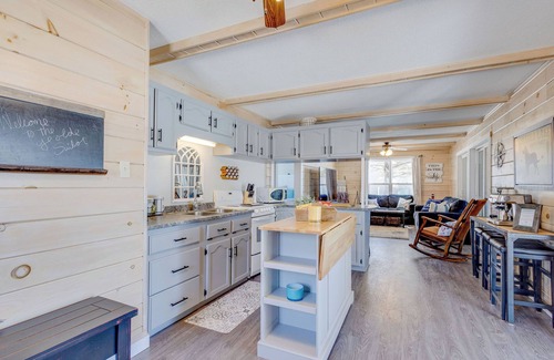 Prince County Cottage | Water Front, Indoor Hot Tub, Outdoor Sauna, Perfect Holiday Escape.