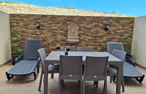 Xlendi Apartment | Water Lily: Cosy Oasis in Xlendi