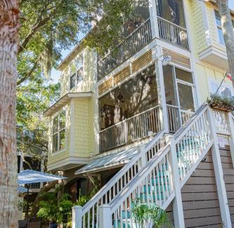 Folly Beach Bed & Breakfast | Water's Edge Inn - Adults Only