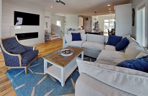 Carolina Beach House | Water's Edge | Ocean View + Private Pool!