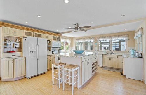 Wading River House | Water's Edge Retreat: Beach, Hot Tub, & Ocean View