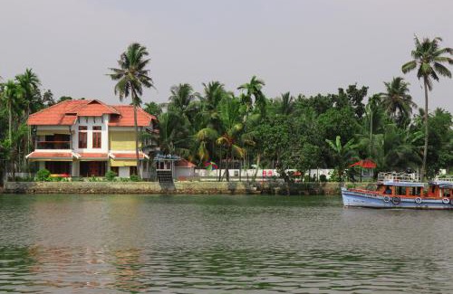 Mankombu Bed & Breakfast | Water's Edge Villas
