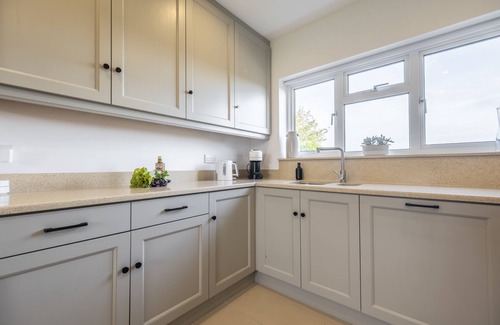 Ipswich Cottage | Water sports and cycling getaway -The Lake House