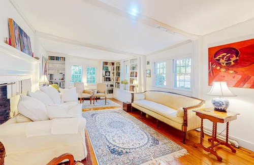 Sandwich House | Water Street Retreat
