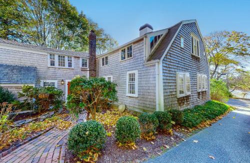Sandwich House | Water Street Retreat