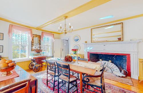 Sandwich House | Water Street Retreat