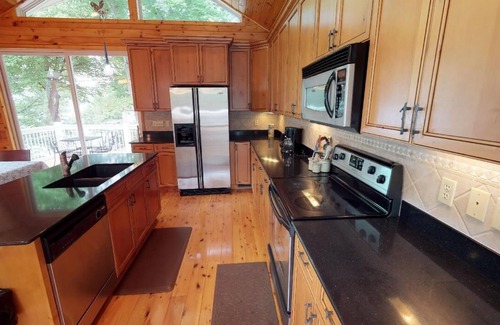Huddleston House | Water Toys & Pet Friendly! Come Visit "Mellow Yellow"!