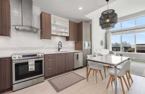 Tsawwassen Apartment | Water View Penthouse Tsawwassen Mills/2bd/bth !