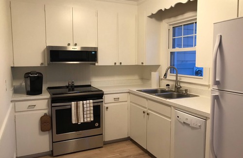 Wrightsville Beach House | Water View - Walk to Beach - WFH - Clean & Beautiful - 4 Night Min - Wonderful!