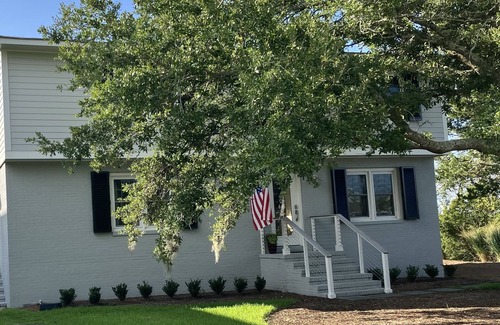 Wrightsville Beach House | Water View - Walk to Beach - WFH - Clean & Beautiful - 4 Night Min - Wonderful!