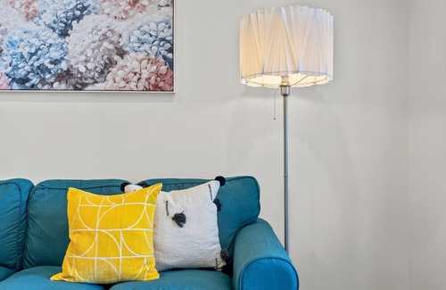 Hurstville Apartment | Water Views 2 Bedroom Apartment in Hurstville