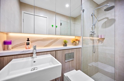 Hurstville Apartment | Water Views 2 Bedroom Apartment in Hurstville