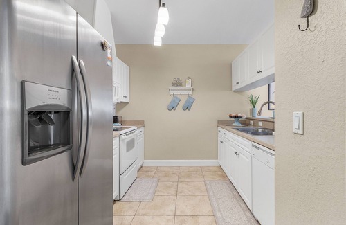 Caloosahatchee Condo | Water Views & Community Pool - Condo Casa Marbella - Roelens Vacations