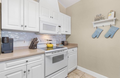 Caloosahatchee Condo | Water Views & Community Pool - Condo Casa Marbella - Roelens Vacations