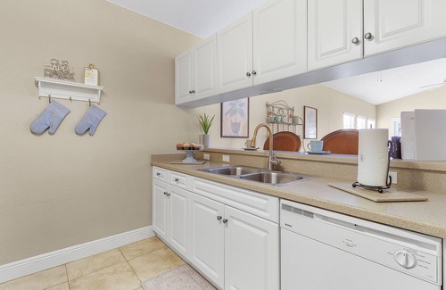 Caloosahatchee Condo | Water Views & Community Pool - Condo Casa Marbella - Roelens Vacations