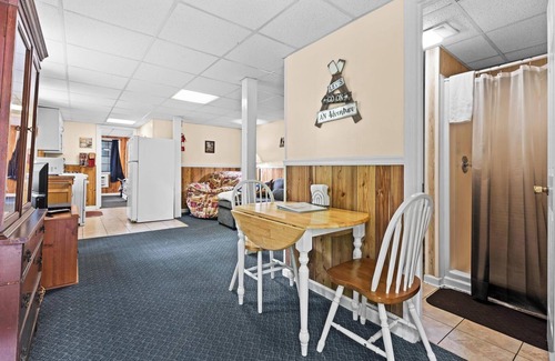 Wiley Apartment | Waterfall Retreat!-Riverfront 2-bedroom/2 Bath-Kitchen-Near Tallulah Gorge