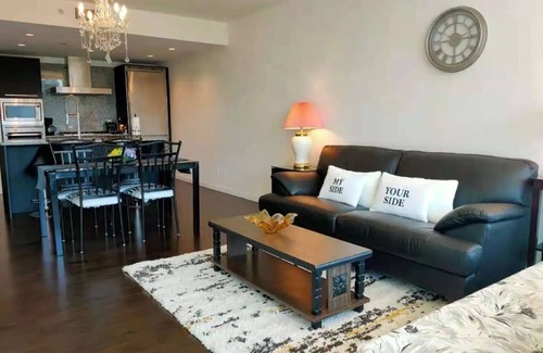 Inner Harbour Condo | WaterFalls Hotel: Suite in "The Falls" Downtown with pool and free parking