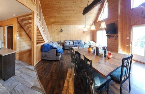 Notre-Dame-de-Pontmain Cottage | Waterfront Family Cottage!