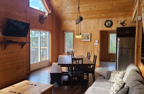 Notre-Dame-de-Pontmain Cottage | Waterfront Family Cottage!