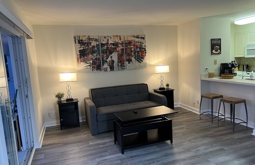 Harbor Beach Apartment | WaterFront-1BR 1B Pool,Walk to Beach,Parking #6