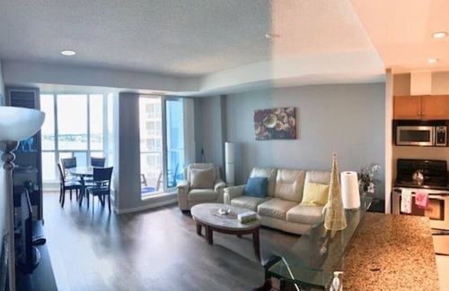 Toronto Entertainment District Condo | Waterfront 2 BR Condo, Pool, Gym, Parking & Views!