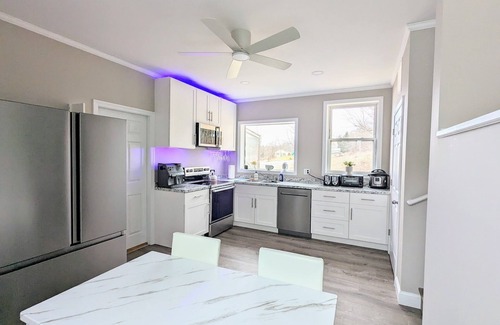 Gardiner Cottage | Waterfront 2br/2ba cottage