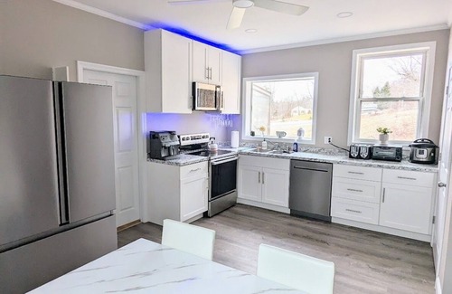 Gardiner Cottage | Waterfront 2br/2ba cottage