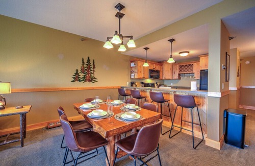 Two Harbors Condo | Waterfront 2BR Two Harbors Retreat -Pool/Hot Tub/Sauna