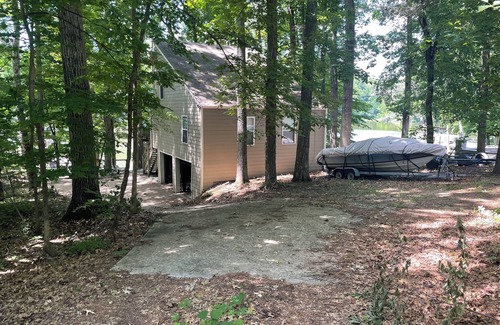 Athens Cabin | Waterfront 3-bedroom cabin on Wheeler Lake Athens Decatur Huntsville