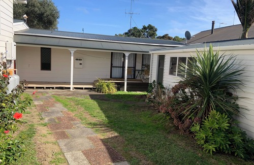 Glenbrook House | Waterfront - 3 bedroom, 2 bathroom, peaceful, private with- sunny conservatory
