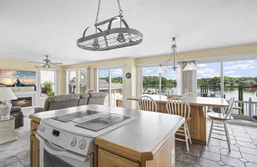 Cobb Island Cottage | Waterfront 4-bedroom home with hot tub and gym!