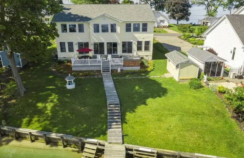 Cobb Island Cottage | Waterfront 4-bedroom home with hot tub and gym!