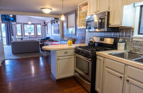 Alto House | Waterfront 4 houses 111 guests Campau Lake