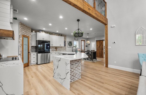 Alvin House | Waterfront 5 Acre Barndominium