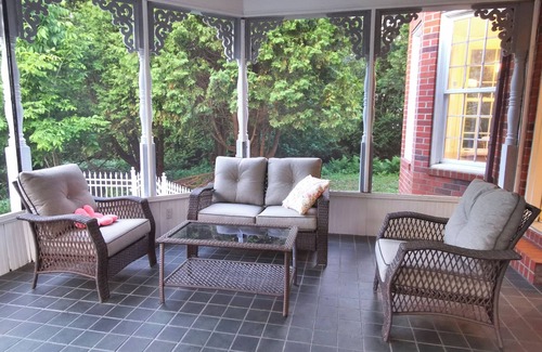 Hudson House | Waterfront 5 bedroom house heated pool one acre yard BBQ Pond